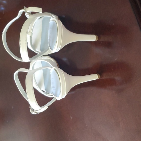 Strappy white sandals - Picture 3 of 5